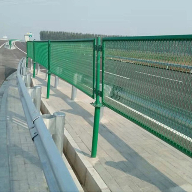 Mga proteksiyon na lambat at bakod