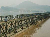 //jqrorwxhmqkplp5m.ldycdn.com/cloud/lmBpmKrklkSRqknjrijmjo/steel-pontoon-bridge-3_994_745.jpg
